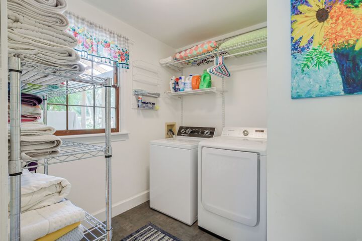 Historic & Charming Pittsboro Home w / Fireplaces
