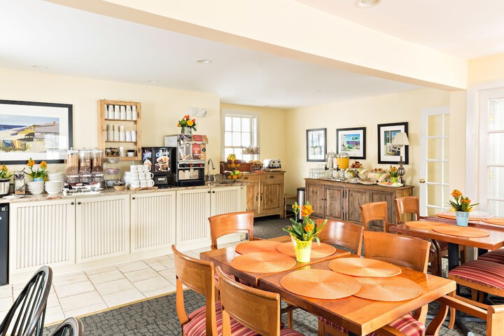 Brass Key Guesthouse - Adults Only
