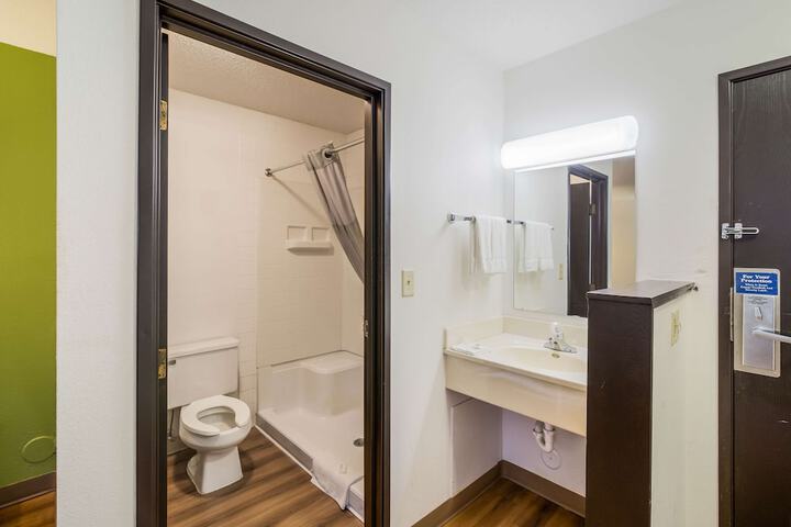 Room 32 of 34