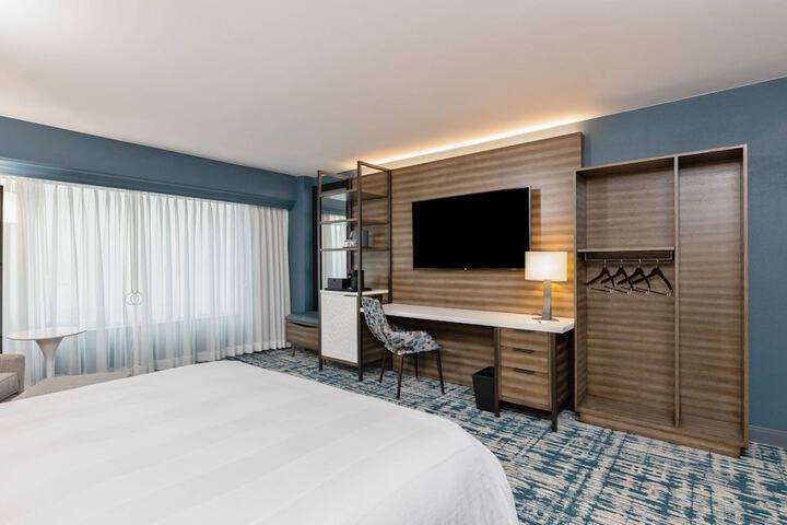Room 16 of 42