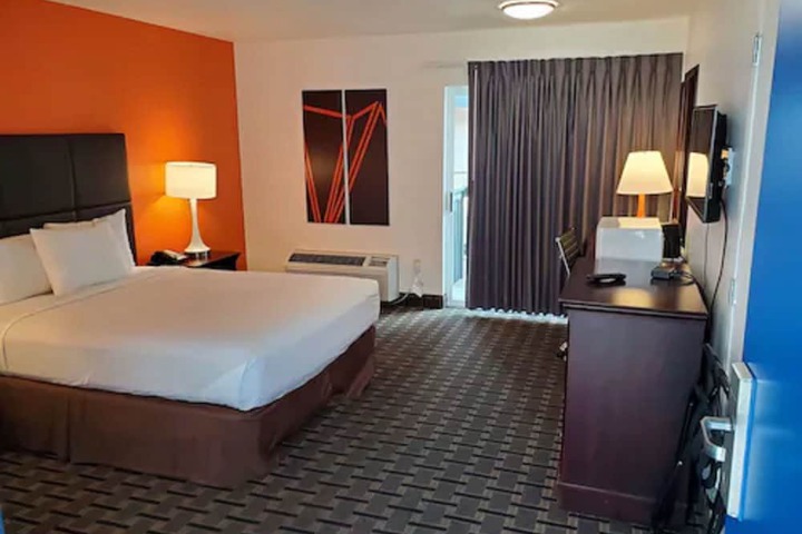 Room 8 of 21