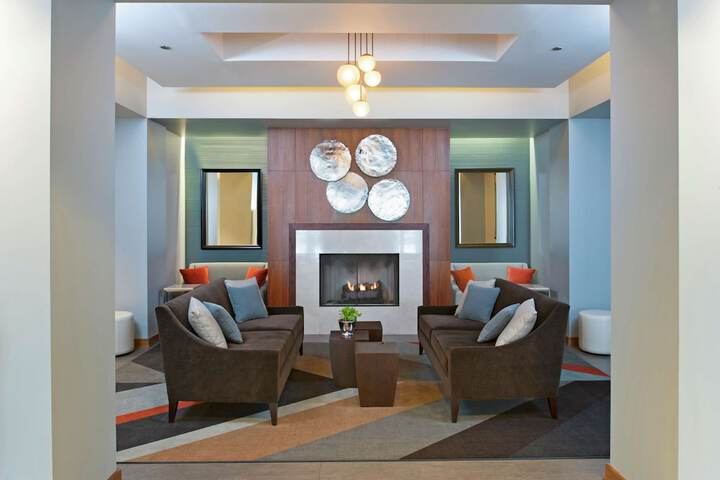 DoubleTree by Hilton Chicago - North Shore Conference Center