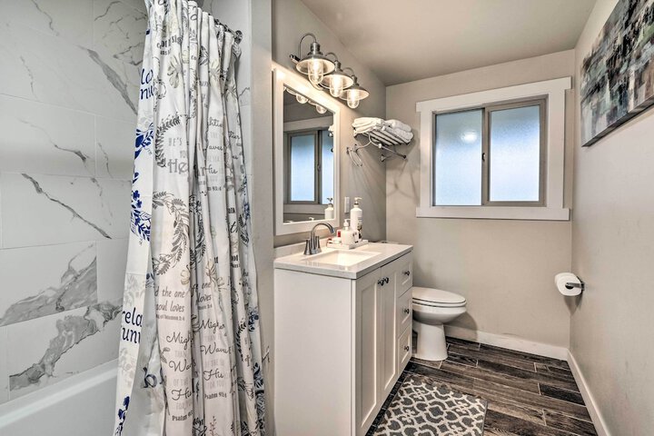 Spacious Kent Home 17 Mi to Dtwn Seattle!