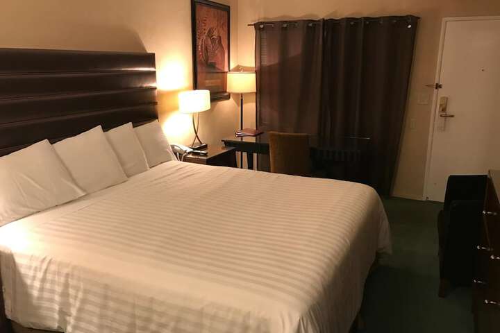 Room 6 of 17