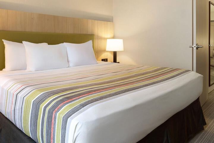Country Inn & Suites by Radisson Germantown, WI