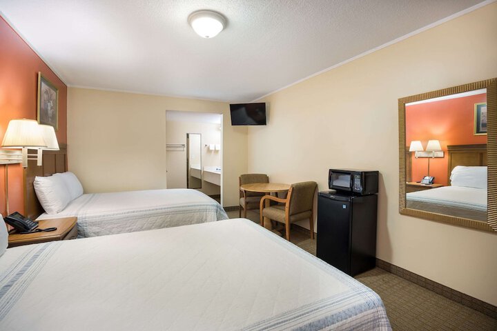 Room 17 of 34