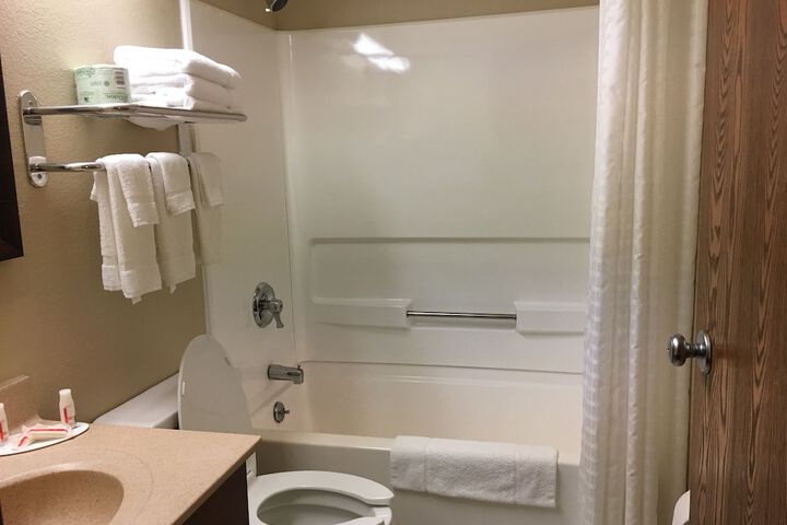 Super 8 by Wyndham Weston WV
