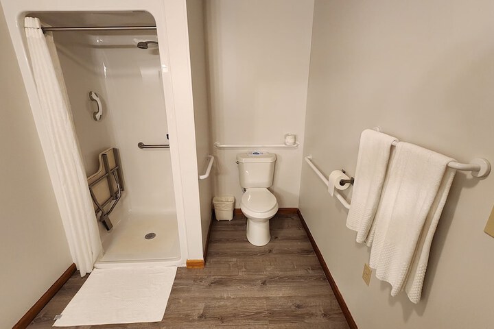 Room 33 of 80