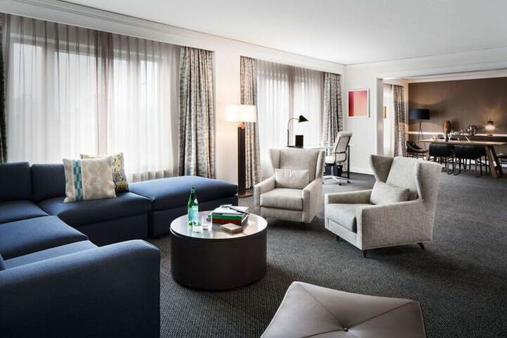 The Logan Philadelphia Curio Collection by Hilton