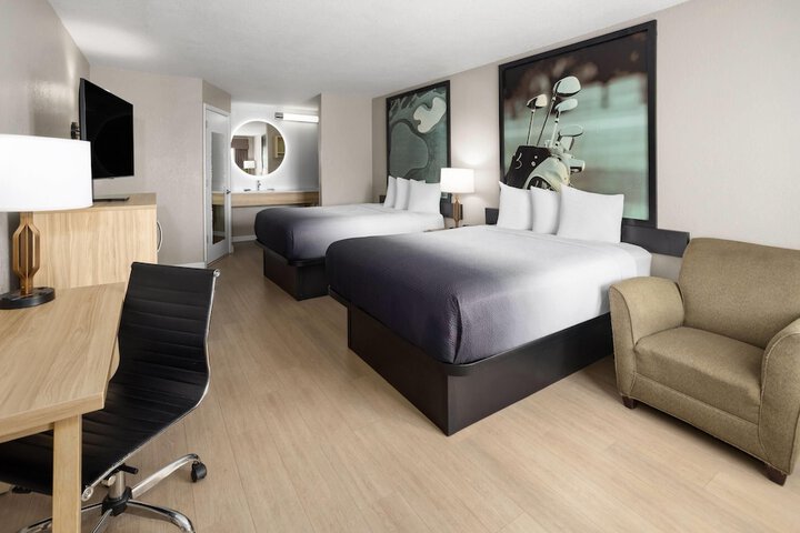 Super 8 by Wyndham Ellenton Bradenton Area