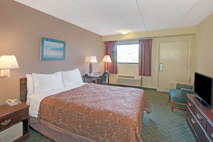 Super 8 by Wyndham Shelby
