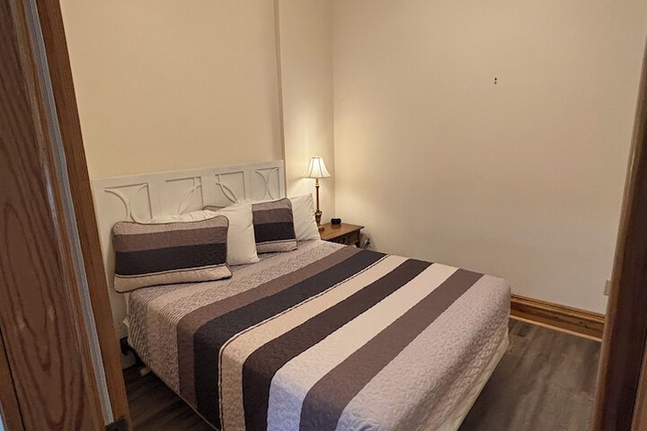 Hermann Crown Suites