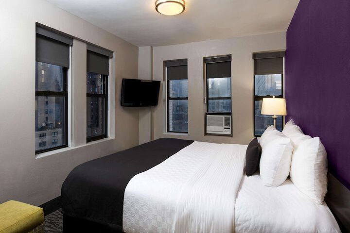 Room 13 of 33