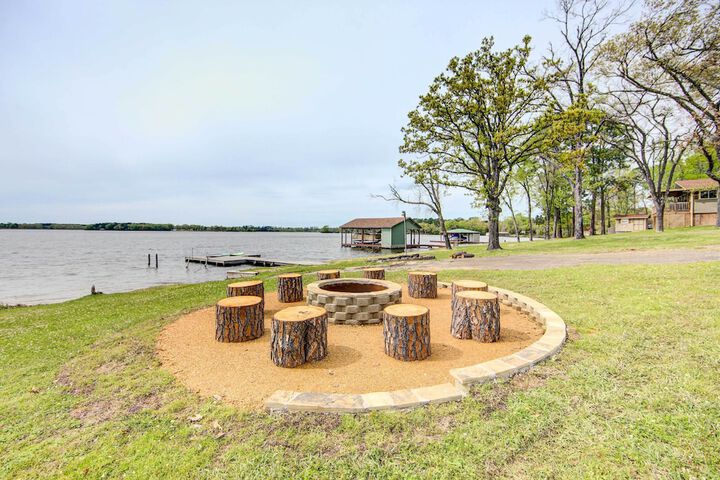 Mineola Lake House w / Dock & Fire Pit!