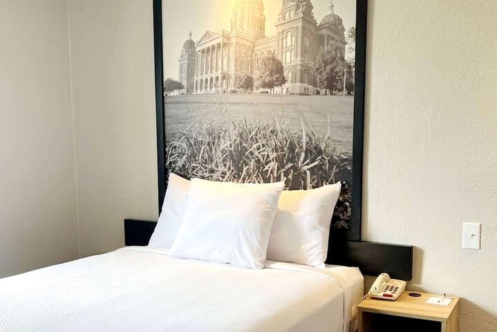 Super 8 by Wyndham Cedar Rapids
