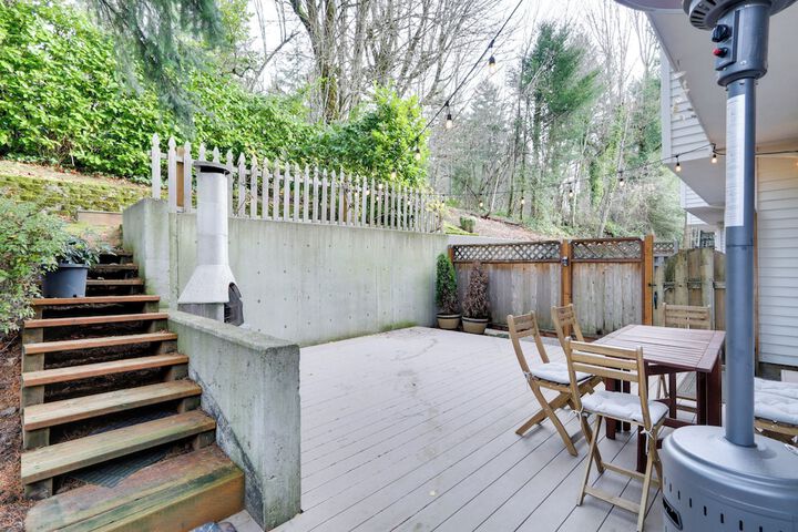 Lake Oswego Home w / Deck 9 Mi to Downtown Portland