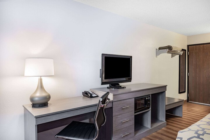 Room 16 of 31
