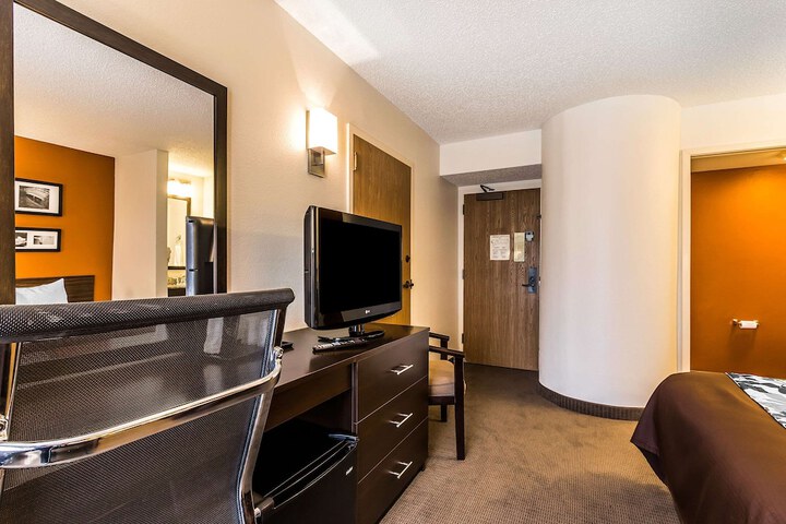 Room 26 of 61