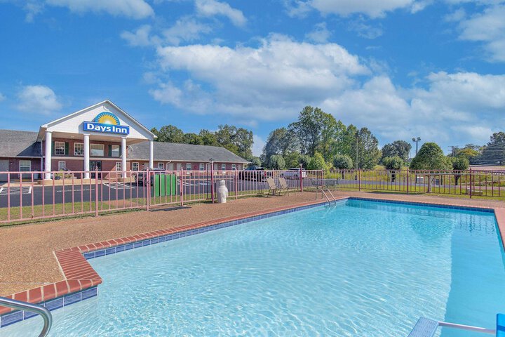 Pool 10 of 47