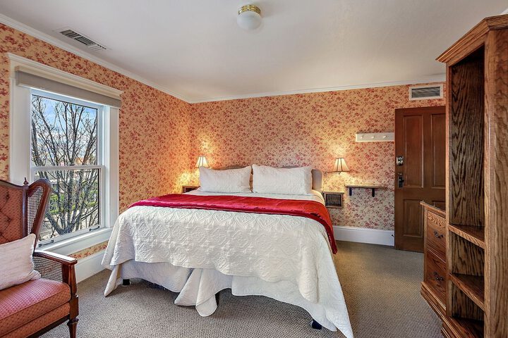 Room 74 of 152