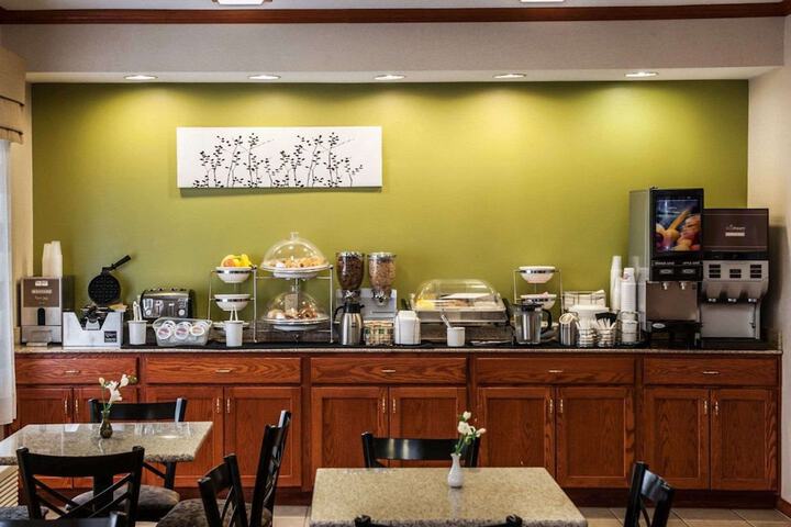 Breakfast/Coffee Service 31 of 38