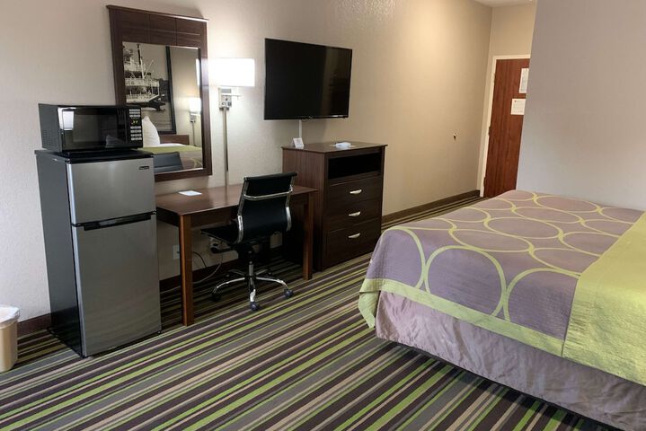 Room 27 of 39
