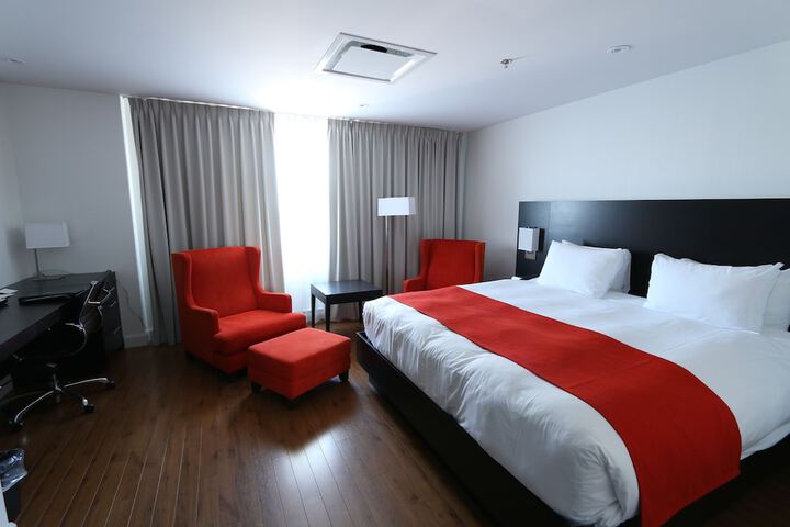 Room 52 of 107