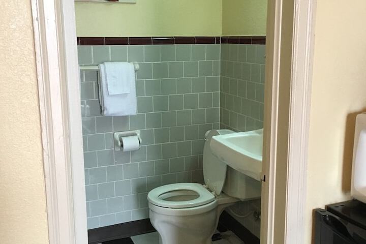 Room 3 of 9