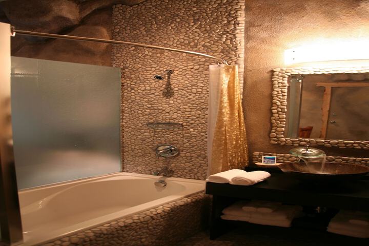 Room 53 of 168