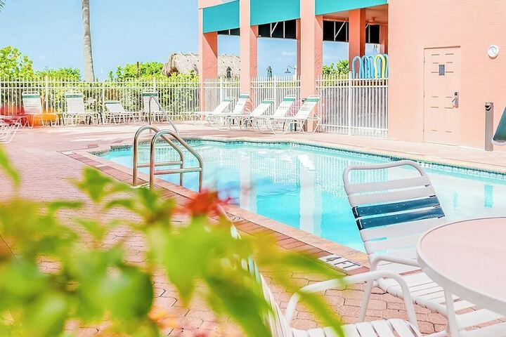 Hotel 2 of 169