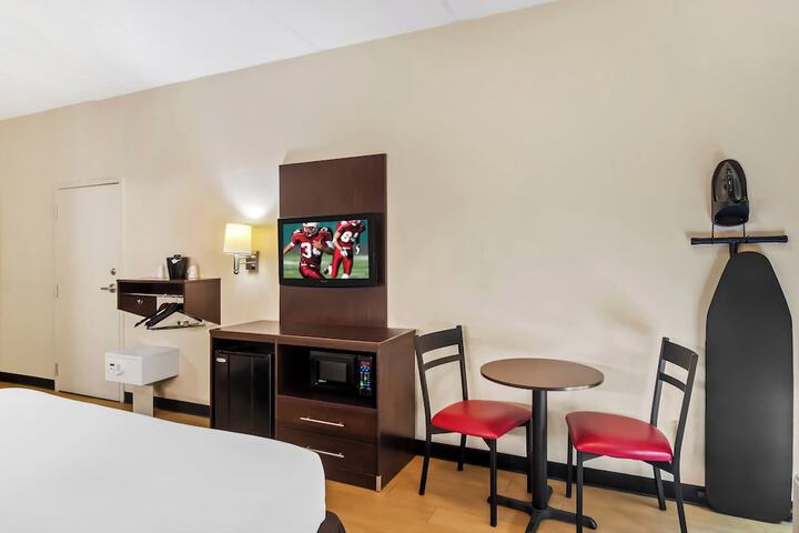 Room 12 of 40