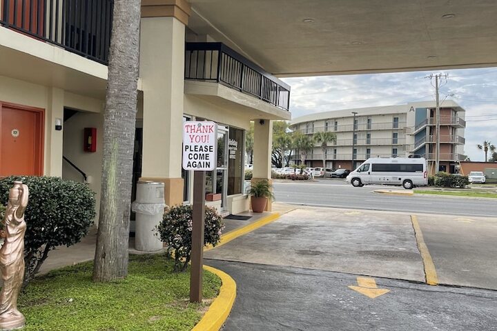 Hotel 4 of 91