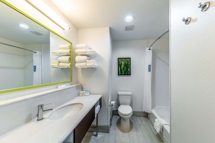 Room 5 of 28