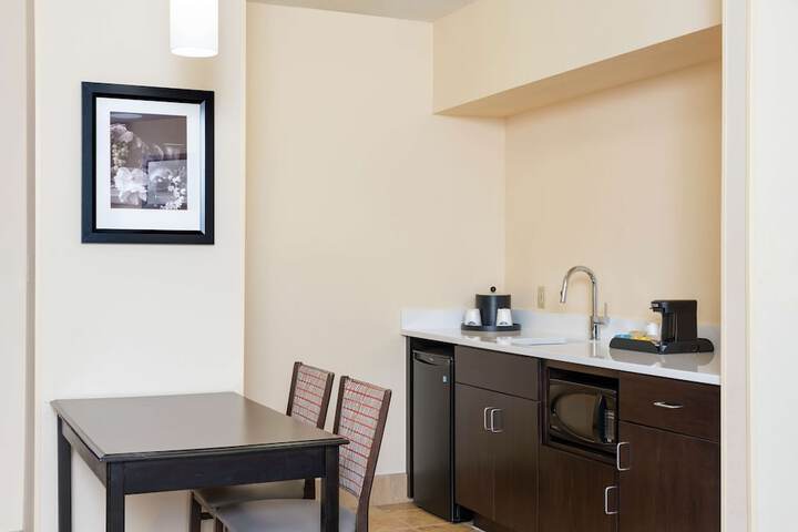 Hampton Inn & Suites Cleveland-Airport / Middleburg Heights
