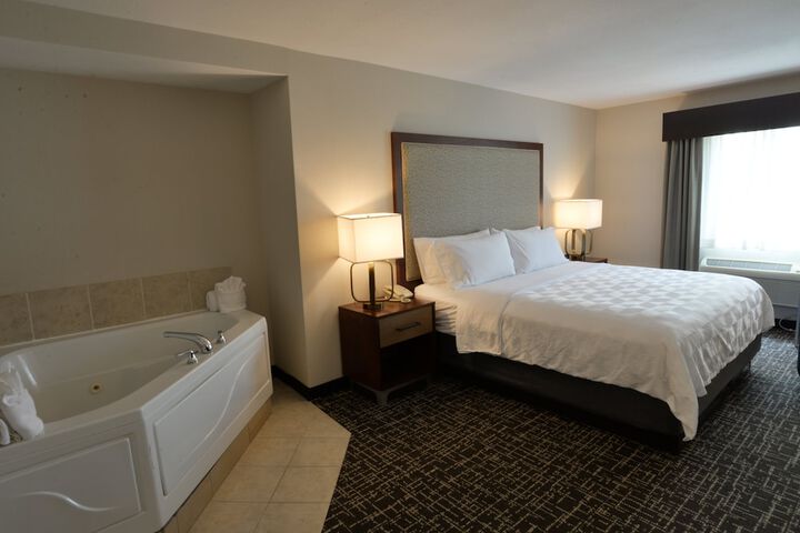 Room 25 of 42