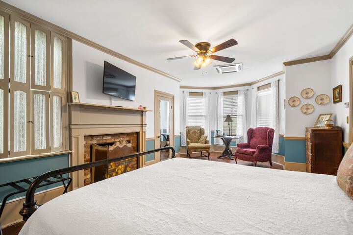 Room 32 of 51