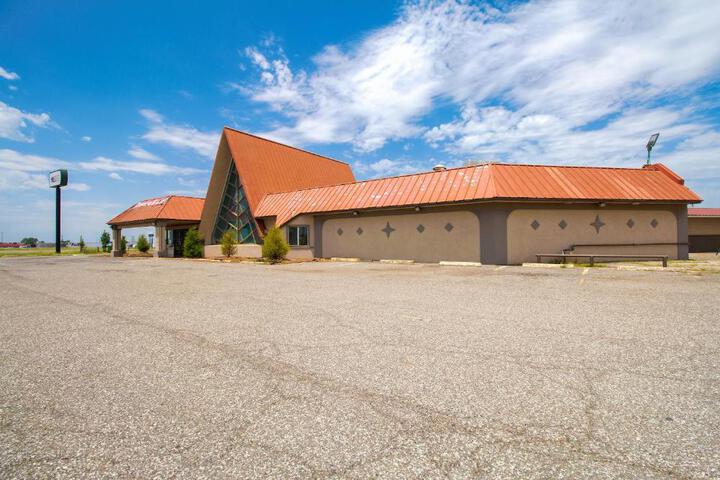 American Best Inn by OYO I-35 Perry near Lake McMurtry