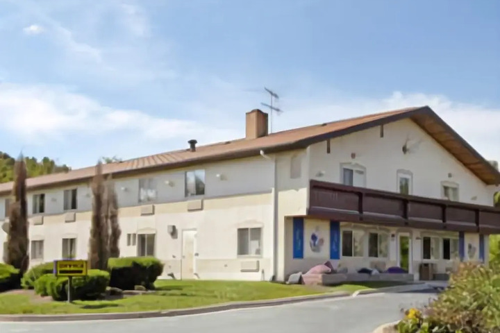 SUPER 8 BY WYNDHAM JOPPA