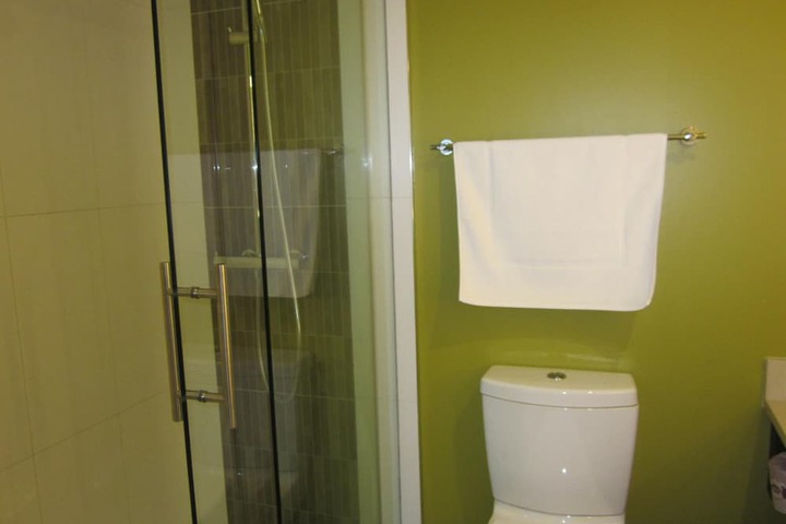 Room 16 of 40