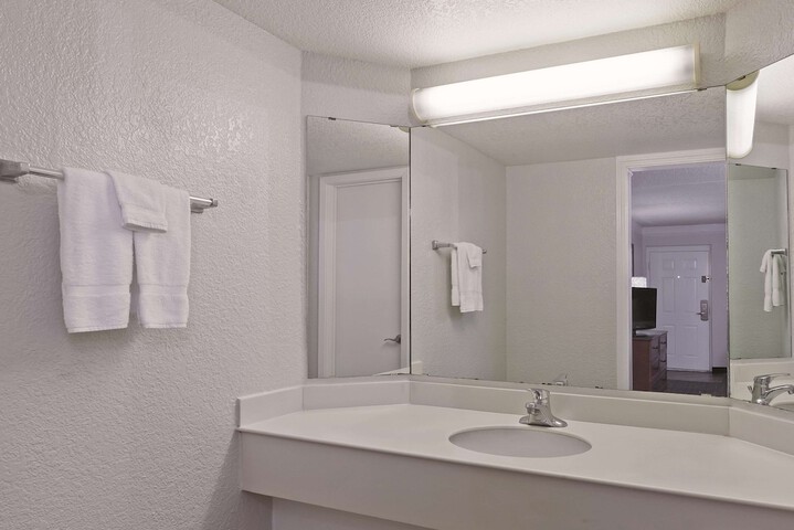 Room 11 of 27