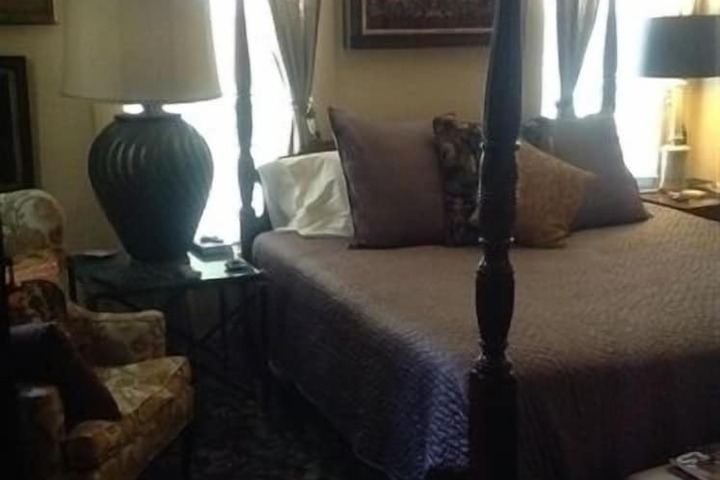 Stay Fairfield - Fairfield Place and Fairfield Manor Bed & Breakfast