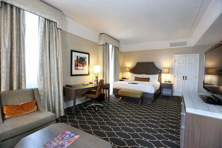 Room 32 of 82