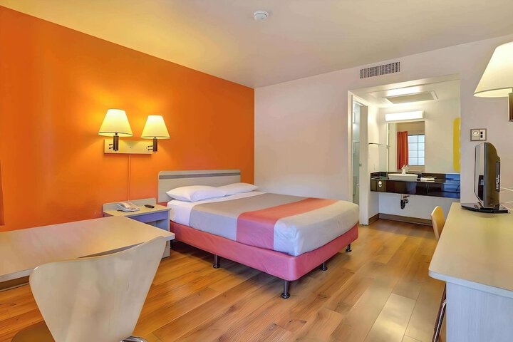 Room 16 of 19
