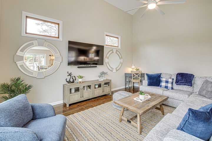 Hot Springs Lakefront Home w / Dock & Water Views!