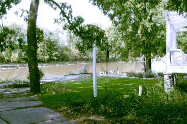 THE RIVERS EDGE EXECUTIVE SUITES