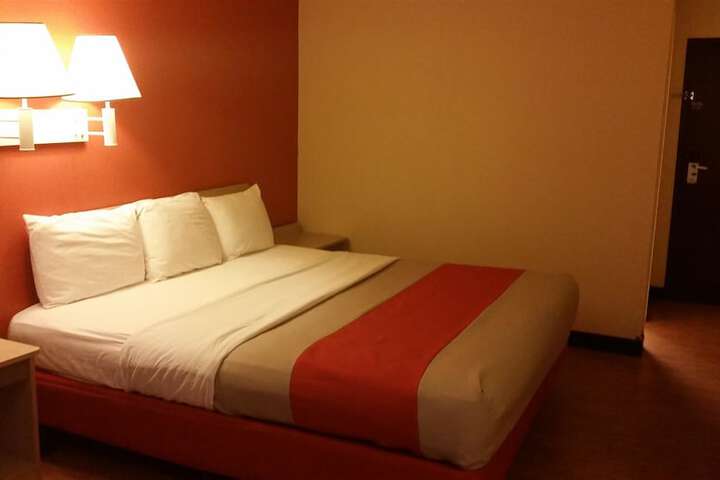 Room 10 of 12