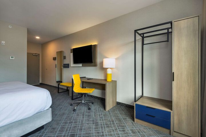 Room 15 of 25