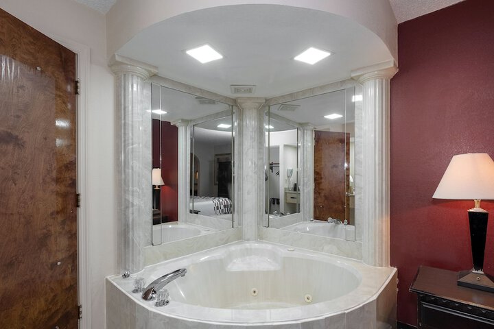 Room 12 of 27