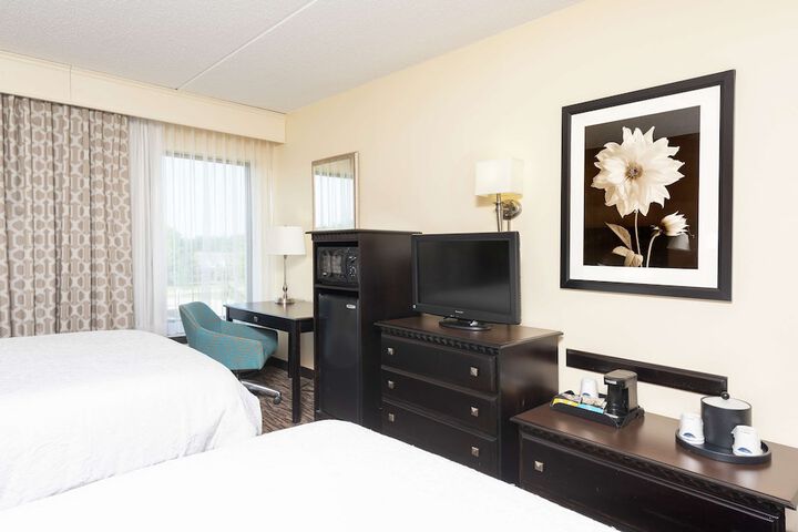 Hampton Inn & Suites Cleveland-Airport / Middleburg Heights