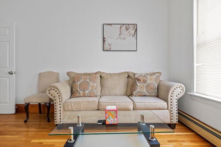 17-19Cozy & Spacious 6BR home in Malden with window AC and free parking